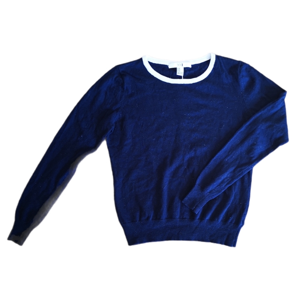 Forever 21 Light Sweater With Button Detail